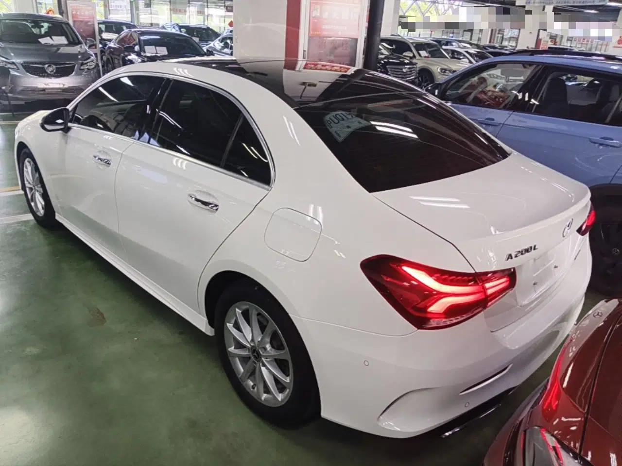 Mercedes-Benz A-Class 2020 A 200 L Sport Sedan — миниатюра 4