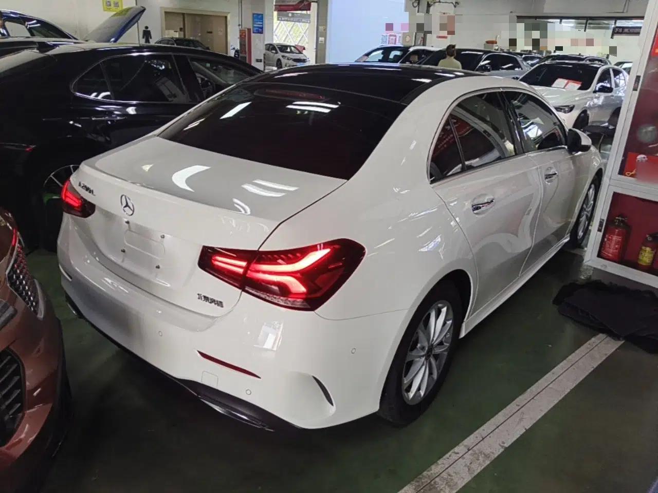 Mercedes-Benz A-Class 2020 A 200 L Sport Sedan — миниатюра 6