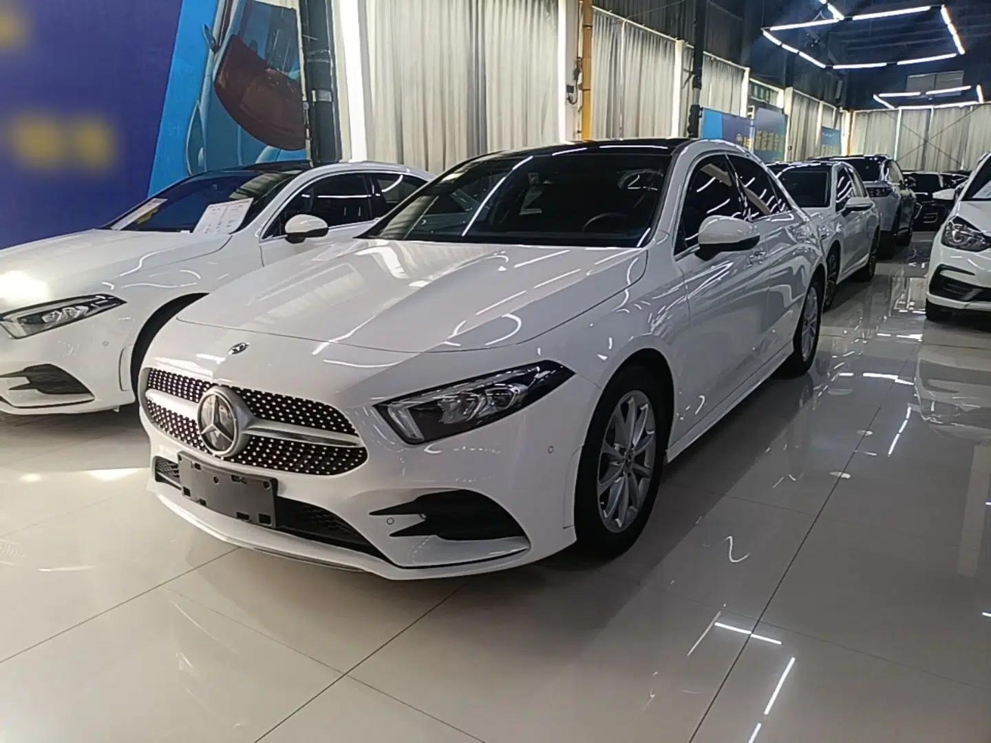 Mercedes-Benz A-Class 2020 Restyled A 200 L Sport Sedan Fashion Version — миниатюра 1