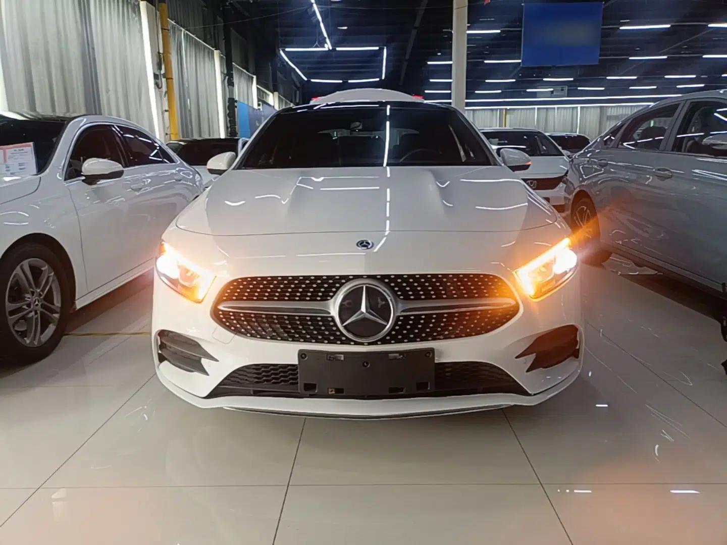 Mercedes-Benz A-Class 2020 Restyled A 200 L Sport Sedan Fashion Version — миниатюра 2