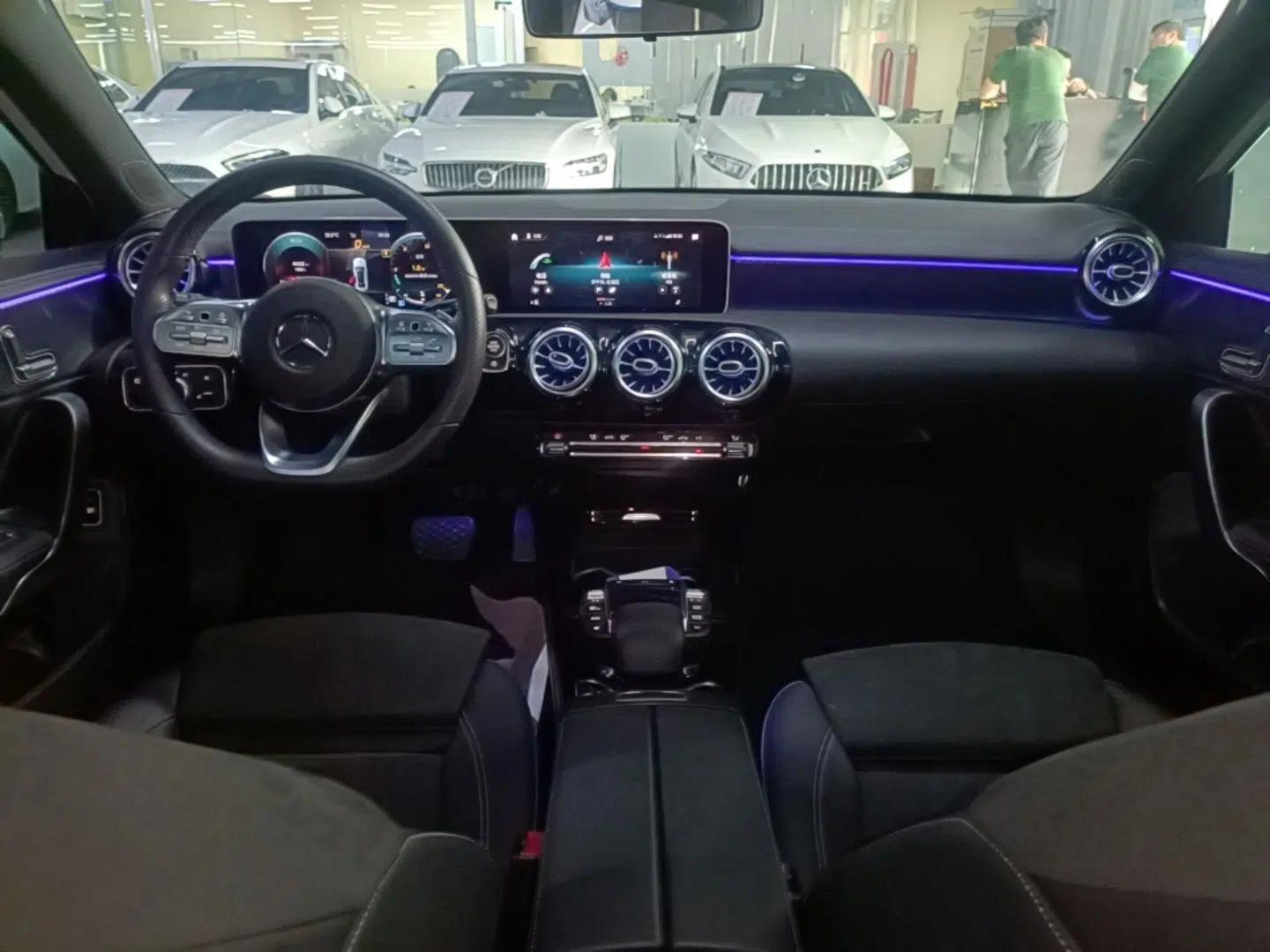 Mercedes-Benz A-Class 2020 Restyled A 200 L Sport Sedan Fashion Version — миниатюра 12