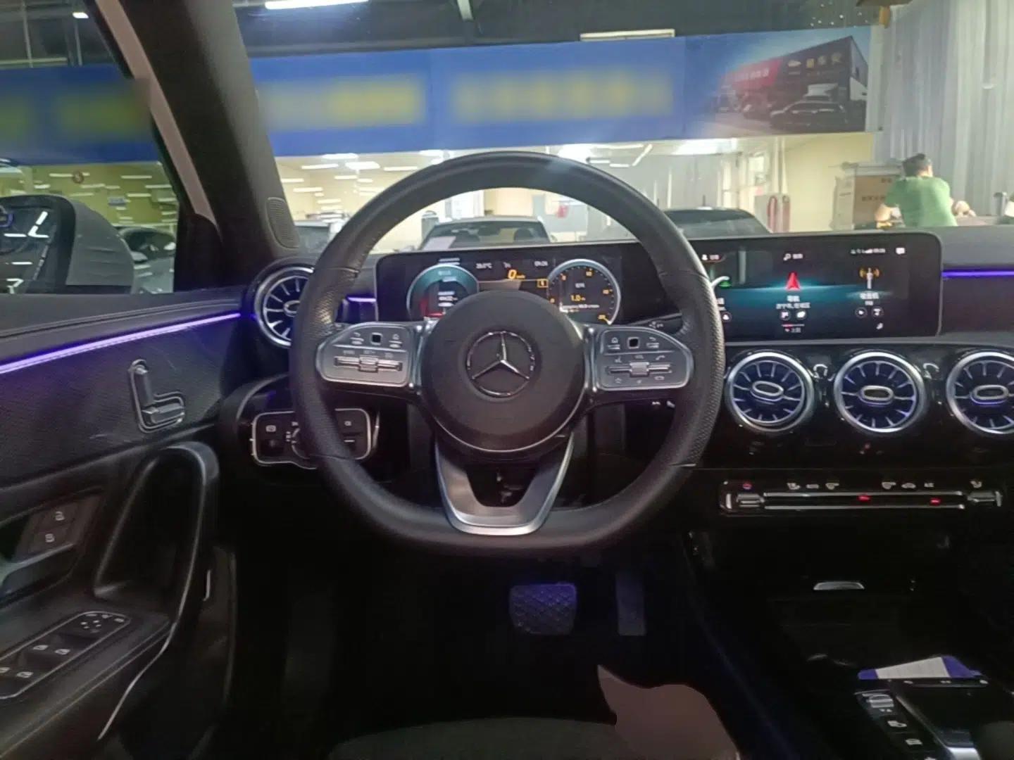 Mercedes-Benz A-Class 2020 Restyled A 200 L Sport Sedan Fashion Version — миниатюра 13