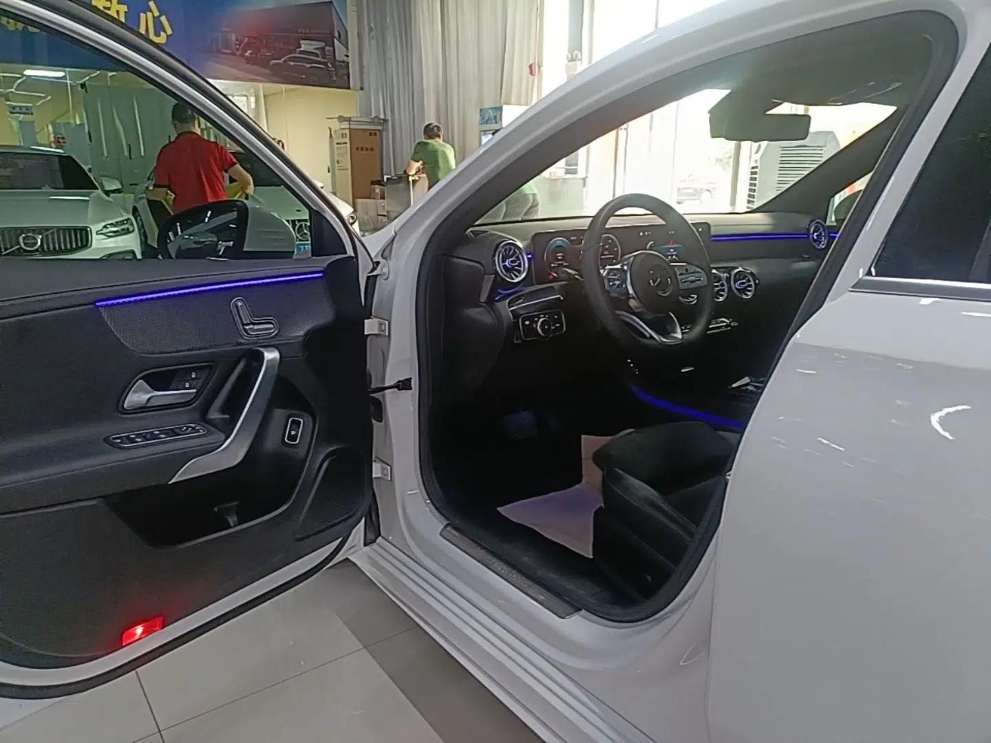 Mercedes-Benz A-Class 2020 Restyled A 200 L Sport Sedan Fashion Version — миниатюра 18