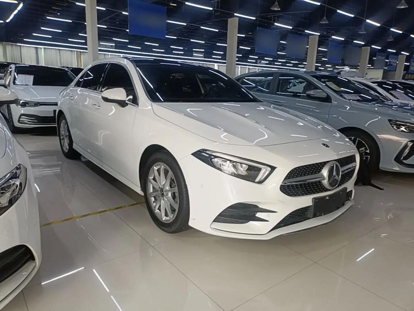 Mercedes-Benz A-Class 2020 Restyled A 200 L Sport Sedan Fashion Version — миниатюра 3