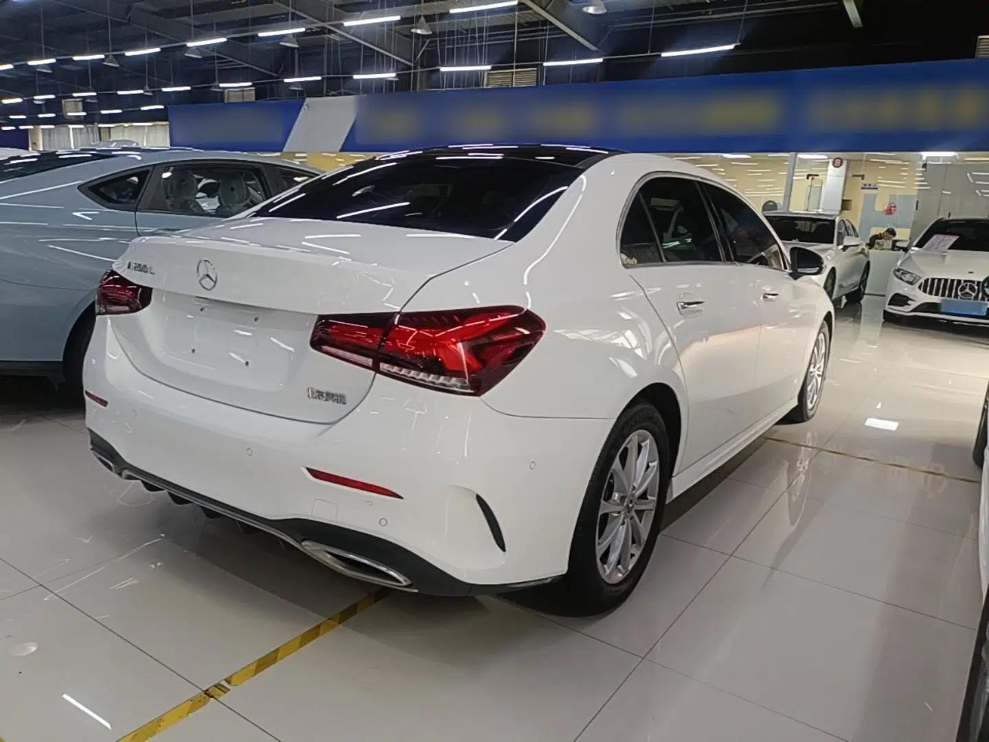 Mercedes-Benz A-Class 2020 Restyled A 200 L Sport Sedan Fashion Version — миниатюра 6
