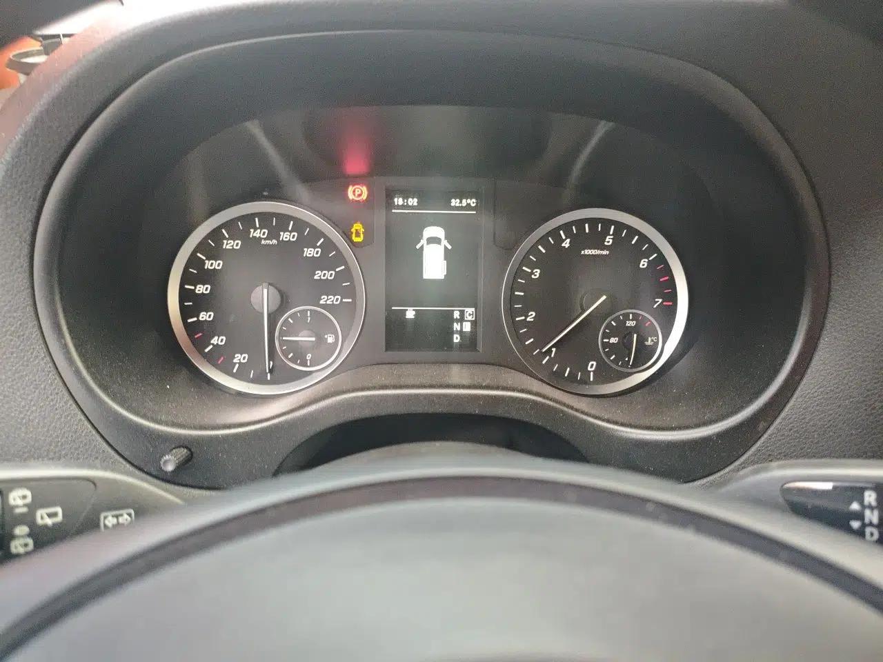 Mercedes-Benz Vito 2020 2.0T Elite Version 7 Seats — миниатюра 11