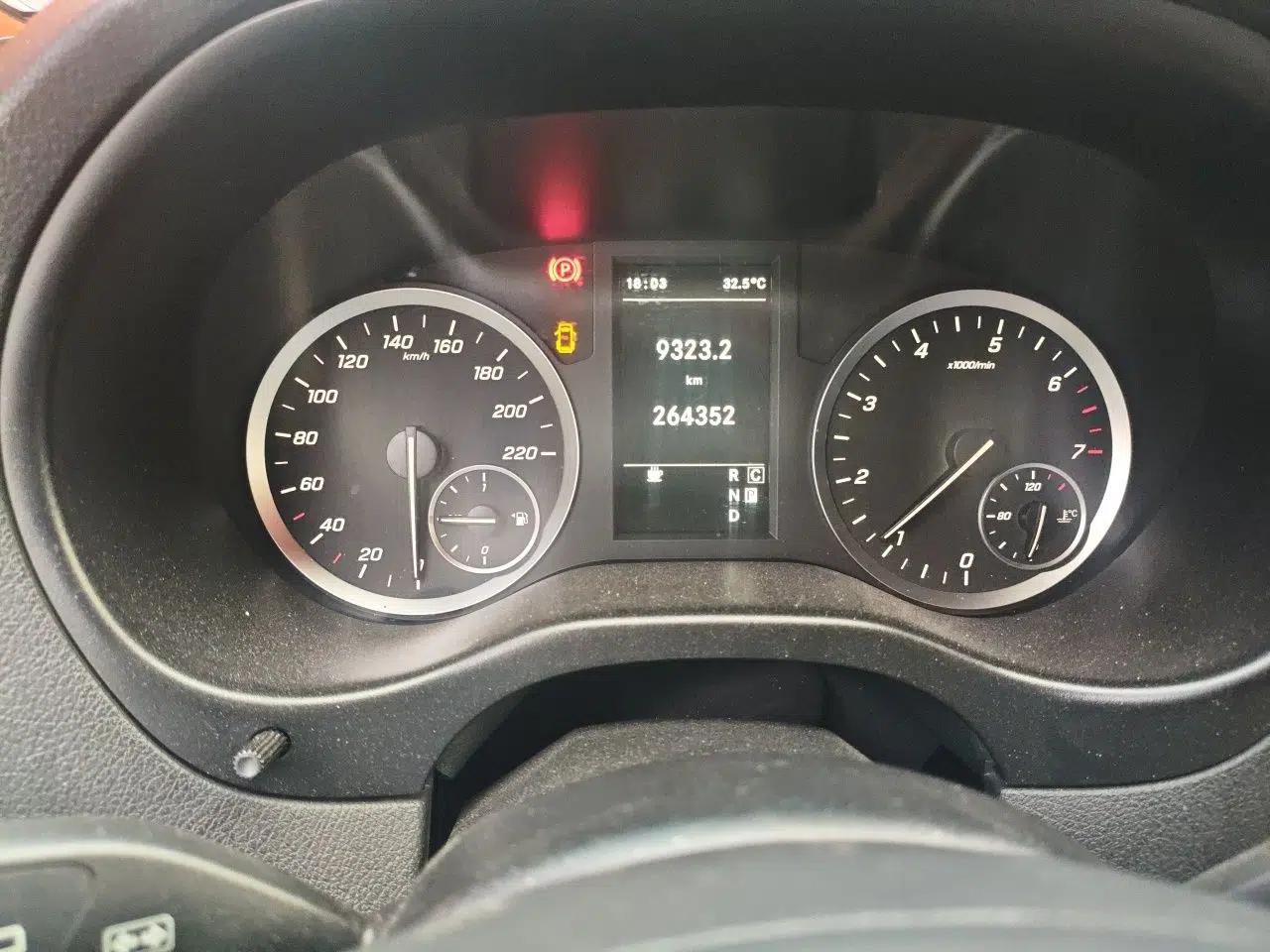 Mercedes-Benz Vito 2020 2.0T Elite Version 7 Seats — миниатюра 12