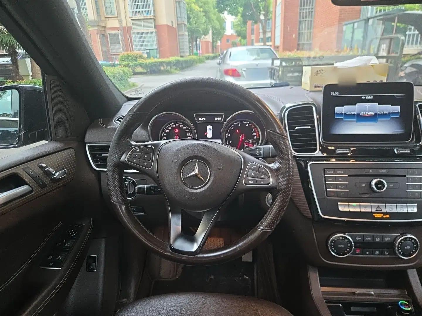 Mercedes-Benz GLE 2018 GLE 320 4MATIC Luxury Collection Edition — миниатюра 10