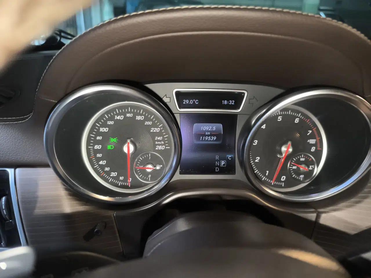 Mercedes-Benz GLE 2018 GLE 400 4MATIC Exclusive Edition — миниатюра 12