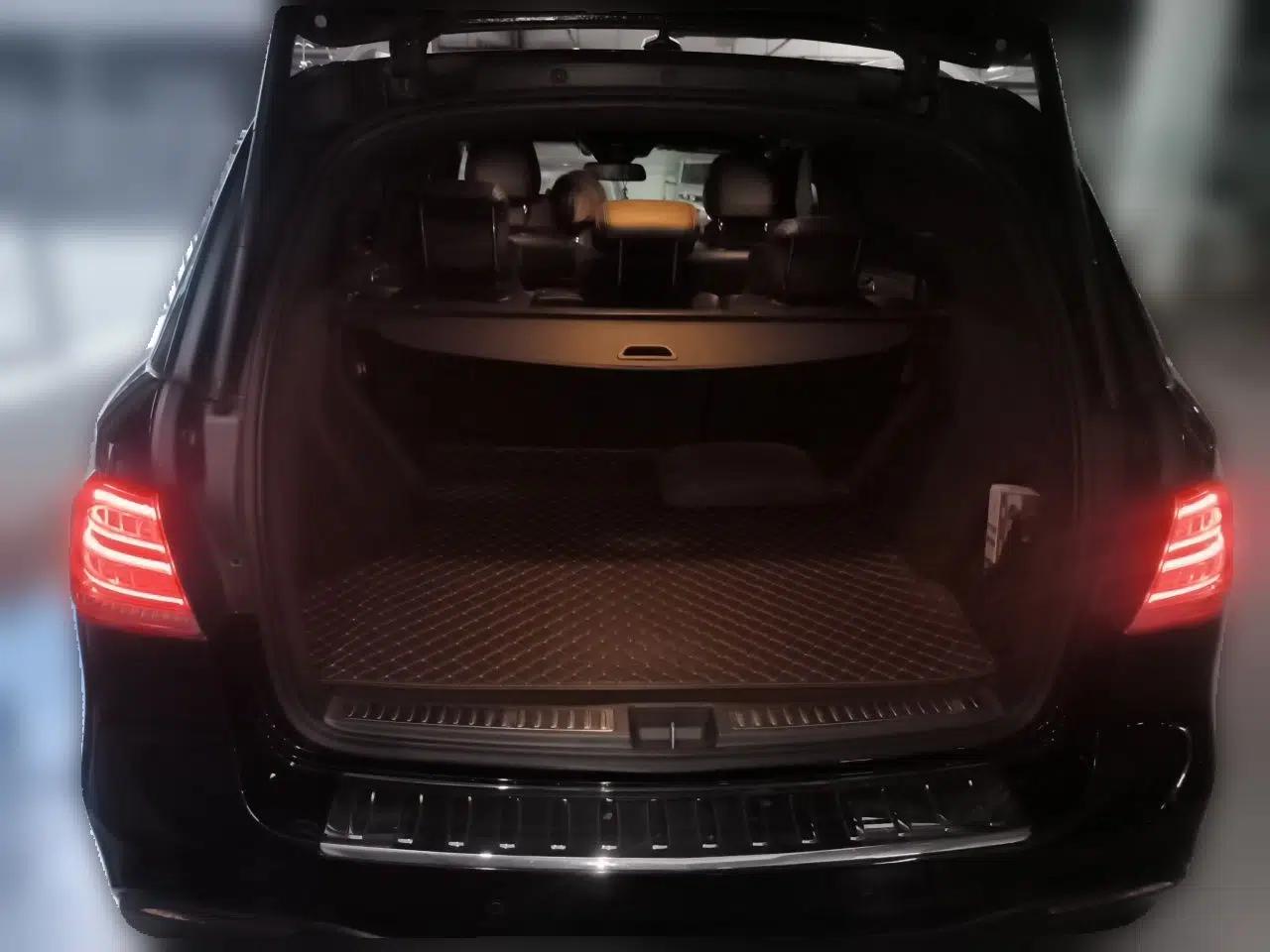Mercedes-Benz GLE 2018 GLE 400 4MATIC Exclusive Edition — миниатюра 19