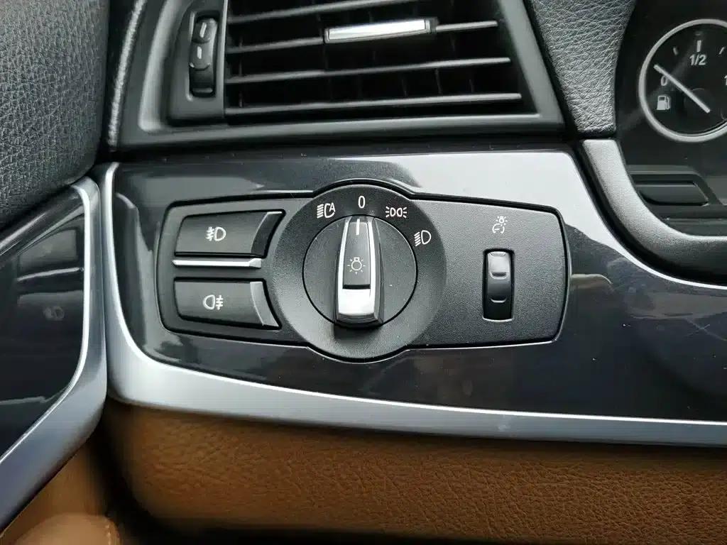 2014 BMW 5 Series 520Li Elegant Edition — миниатюра 21