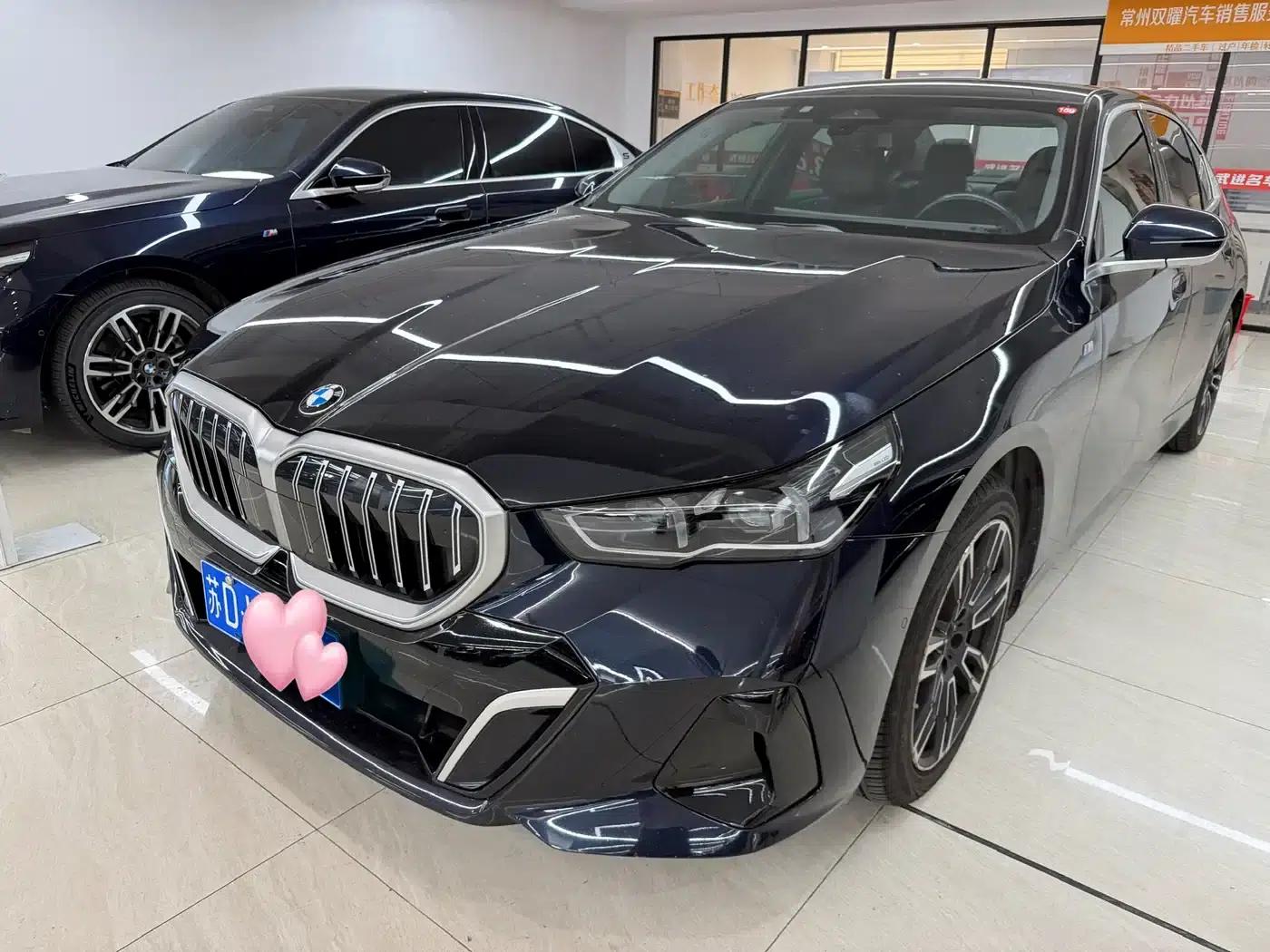 2025 BMW 5 Series 525Li M Sport Package — миниатюра 1