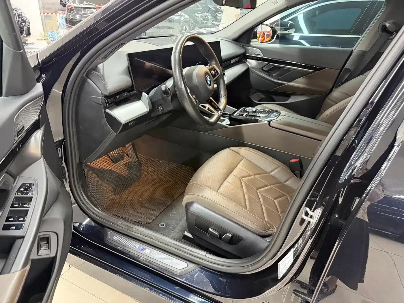 2025 BMW 5 Series 525Li M Sport Package — миниатюра 5