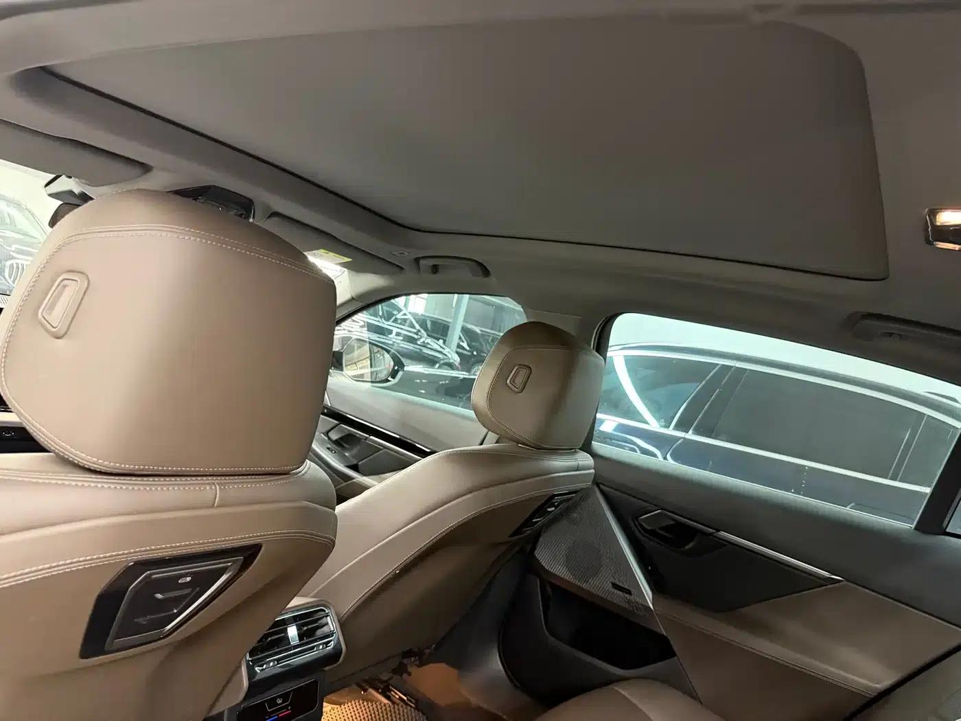 2025 BMW 5 Series 525Li M Sport Package — миниатюра 8