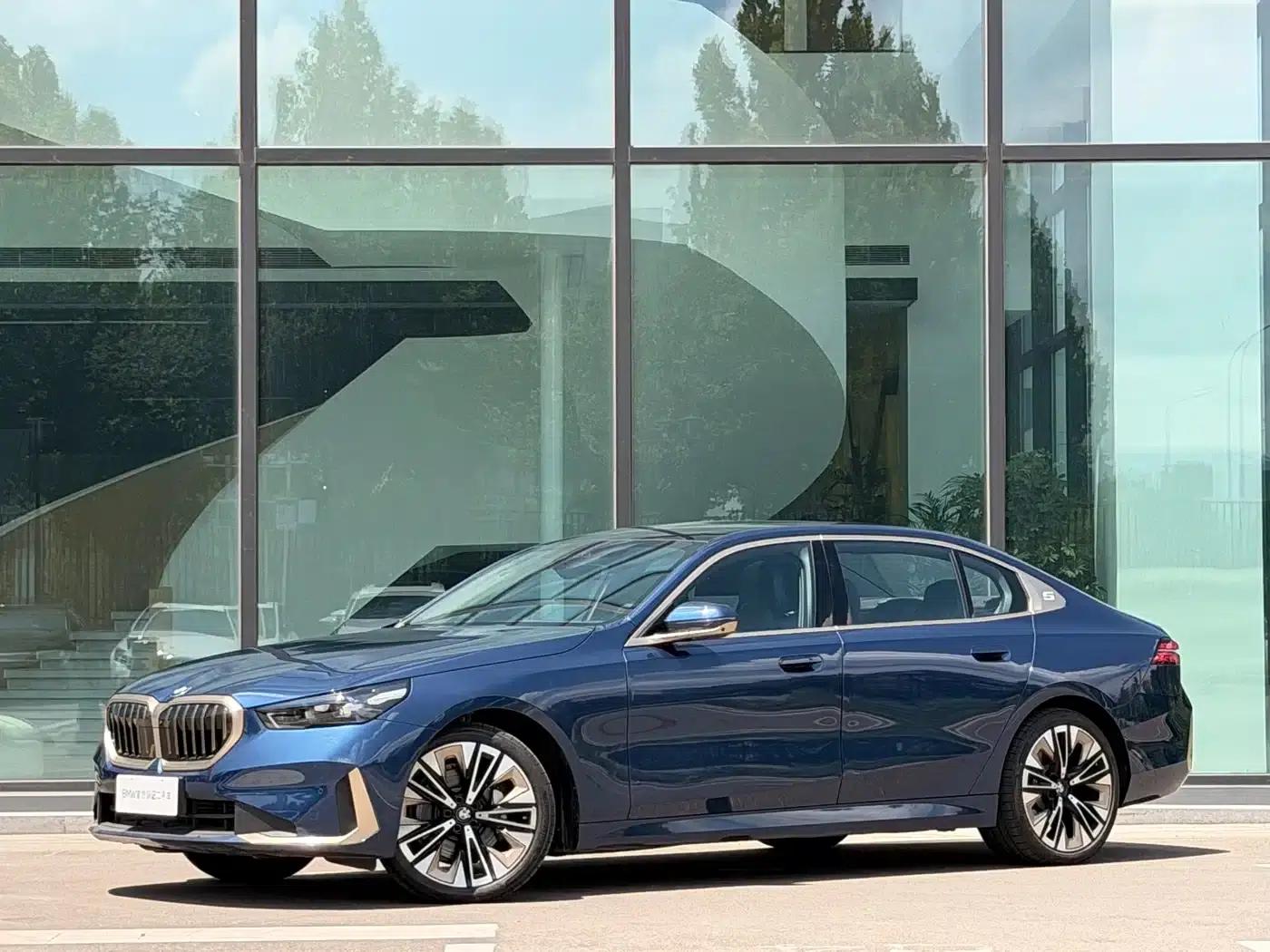 BMW 5 Series 2024 530Li Luxury Package — миниатюра 1