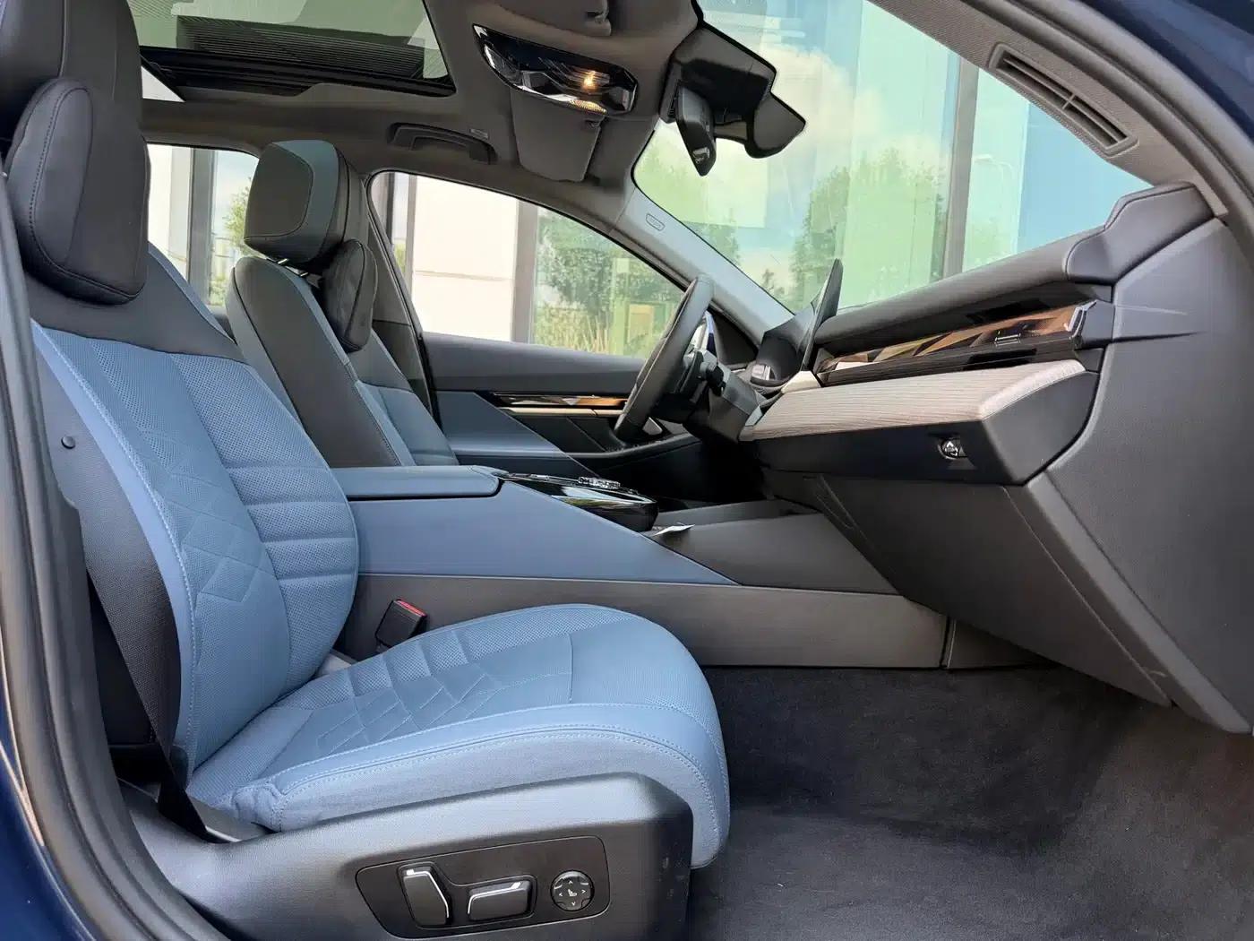 BMW 5 Series 2024 530Li Luxury Package — миниатюра 26