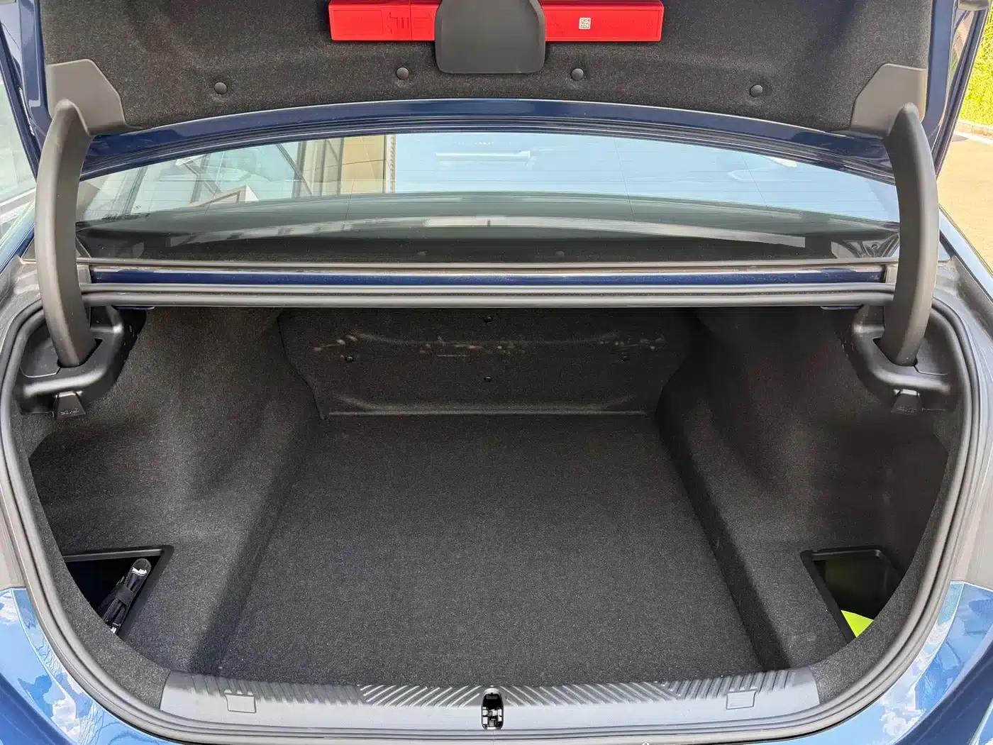 BMW 5 Series 2024 530Li Luxury Package — миниатюра 28