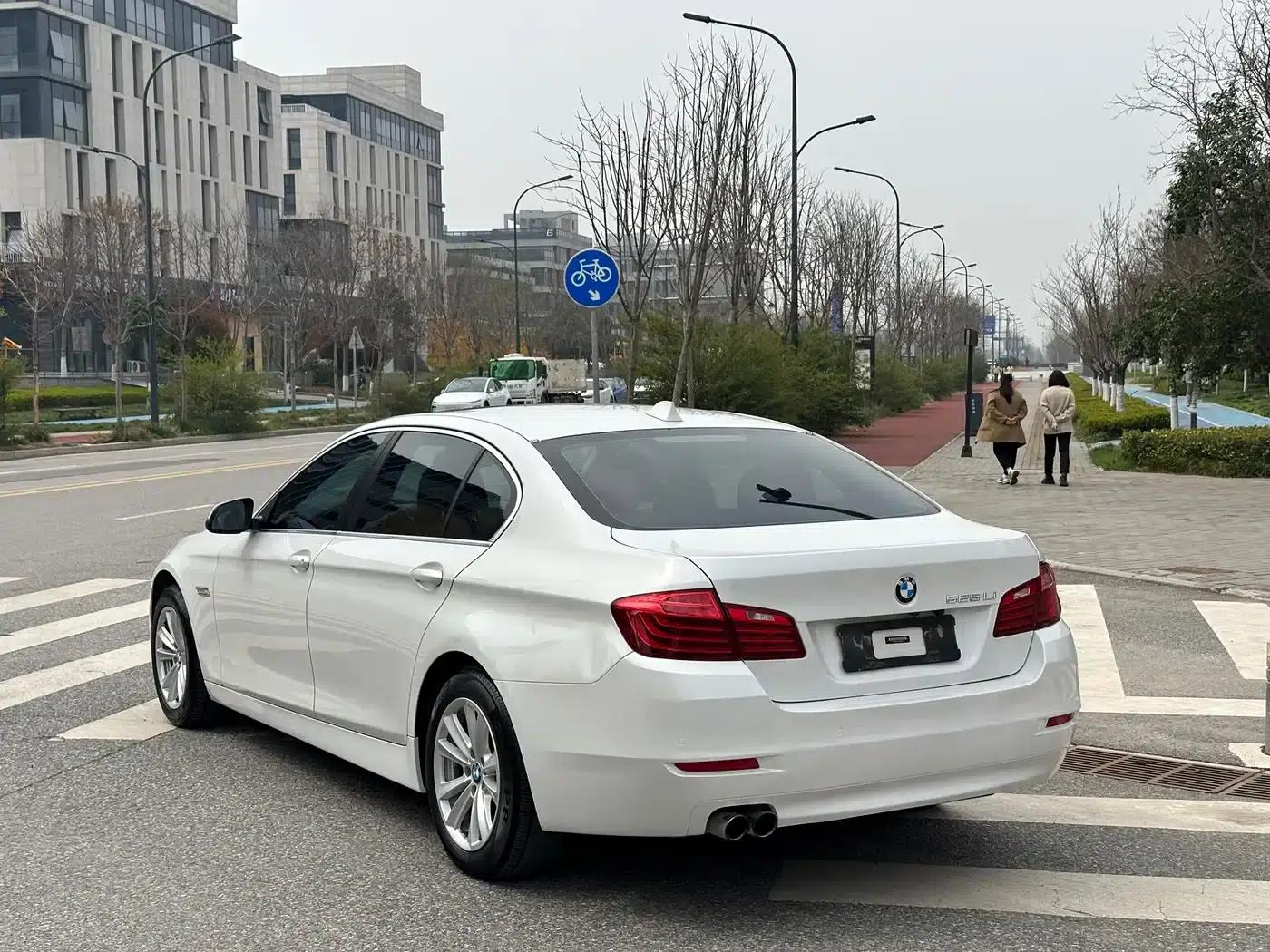 BMW 5 Series 2017 520Li Elegant Edition — миниатюра 9