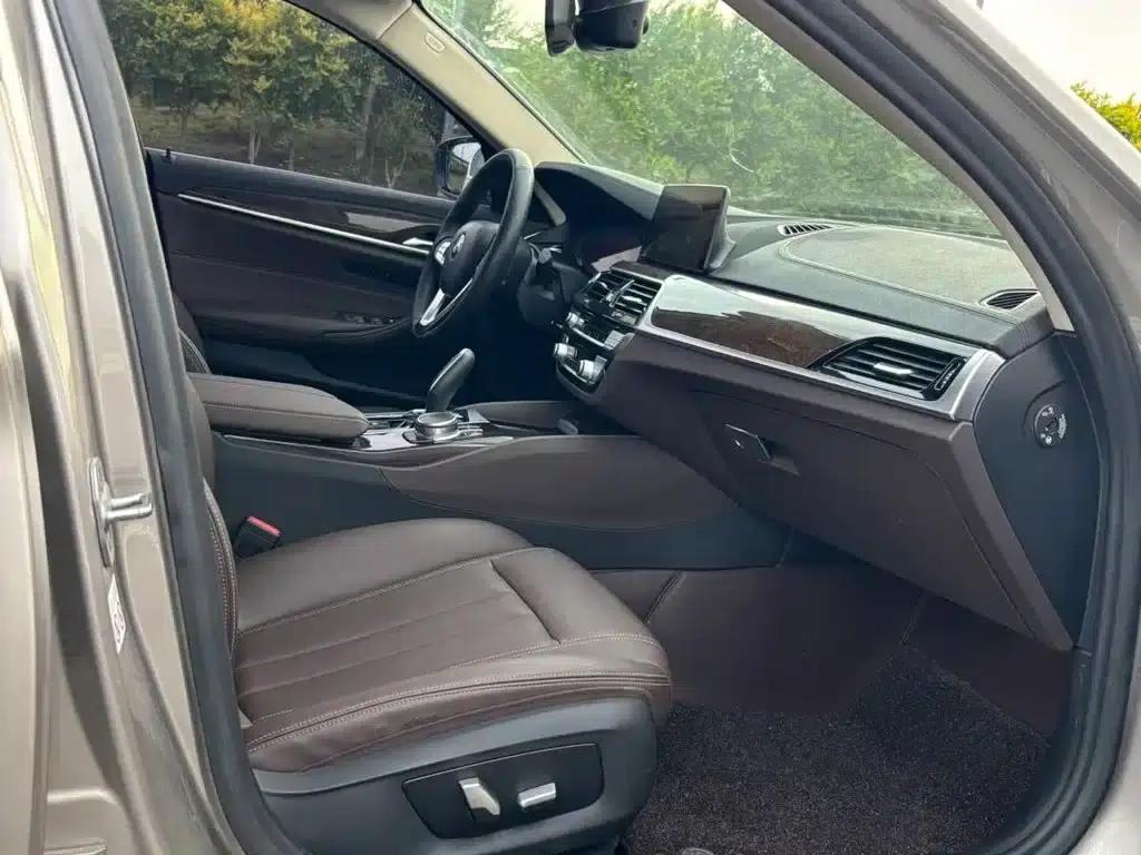 2019 BMW 5 Series 525Li Luxury Package — миниатюра 7