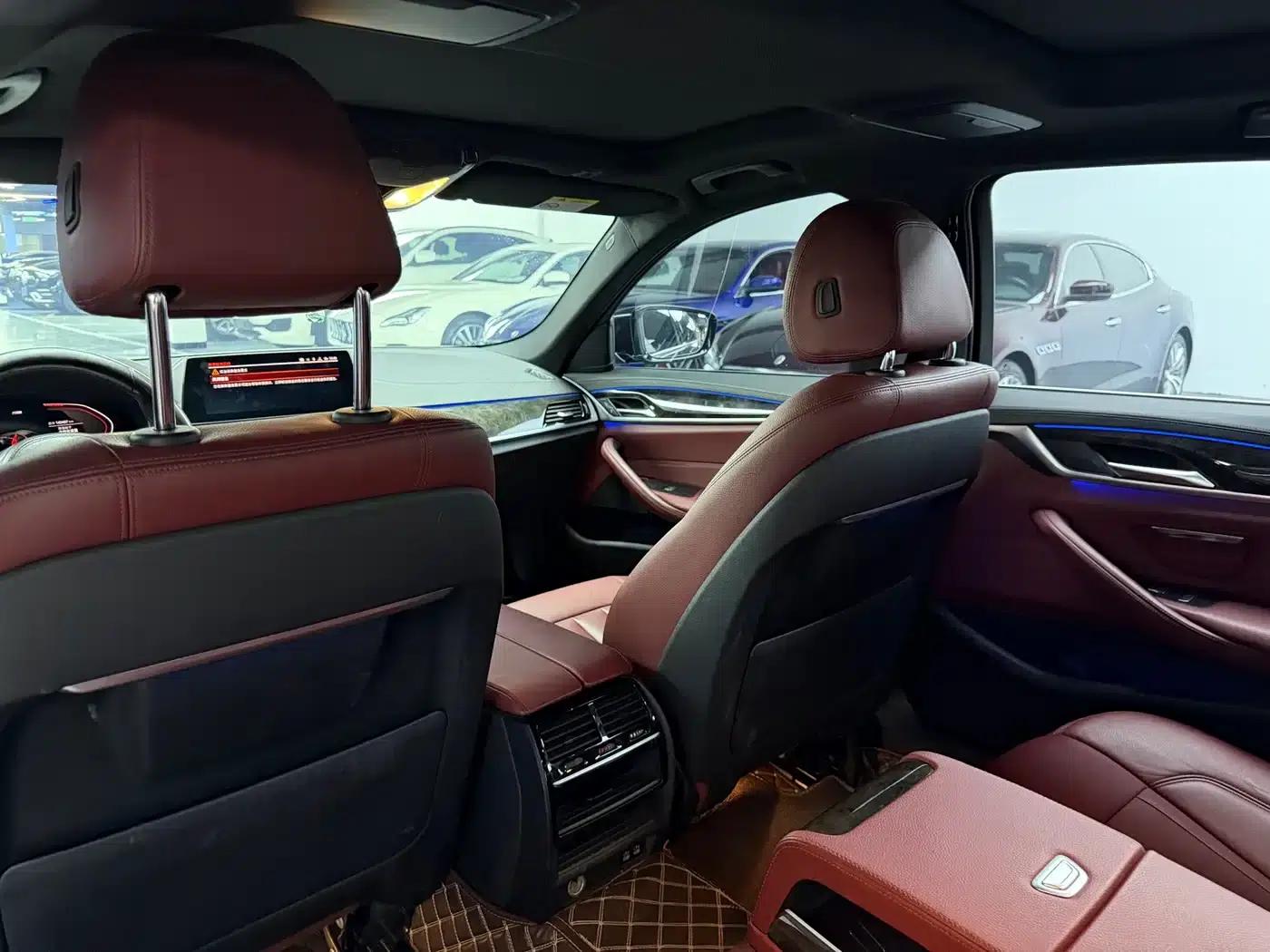 2020 BMW 5 Series 530Li Leading Edition M Sport Package — миниатюра 11