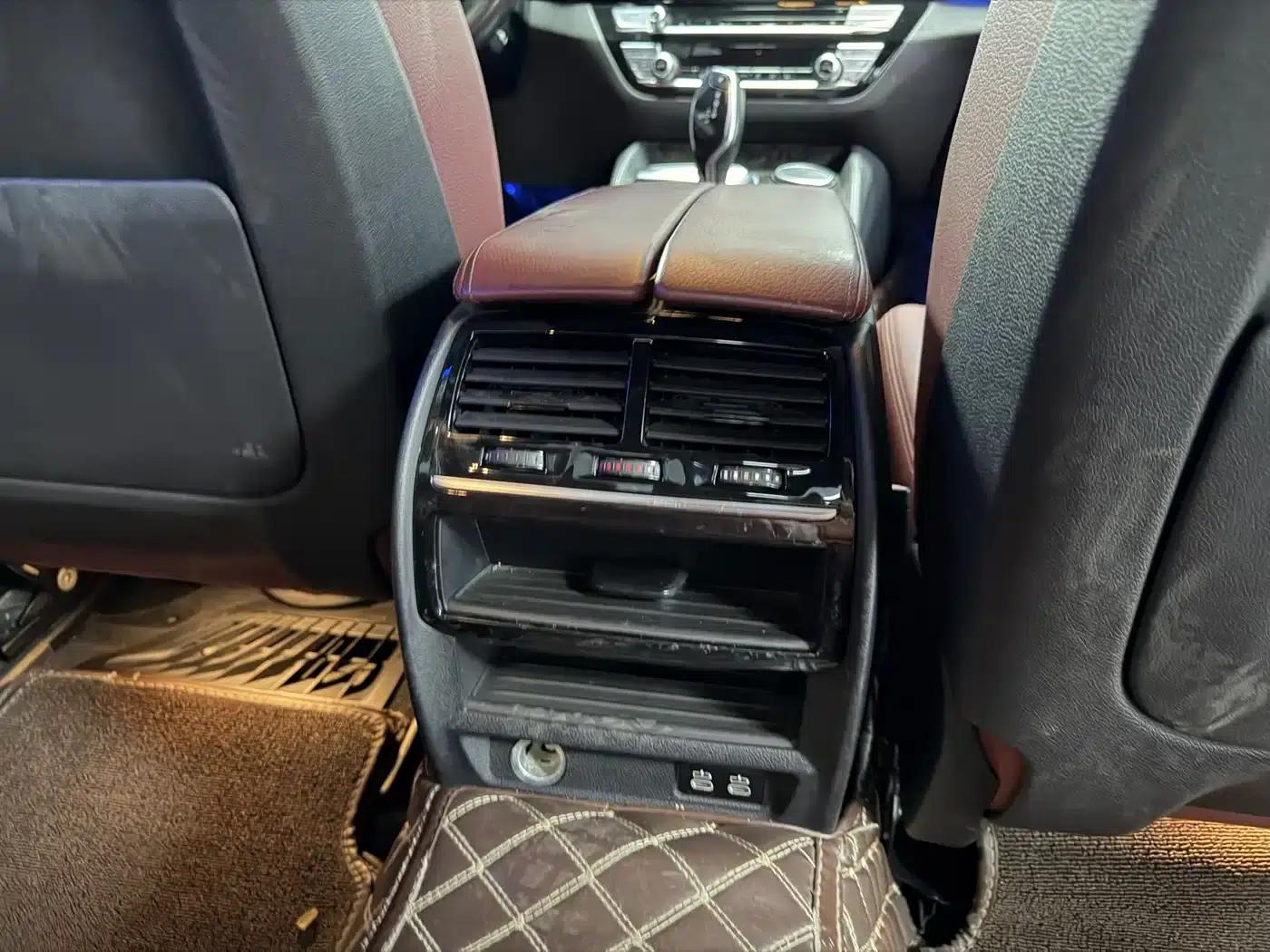 2020 BMW 5 Series 530Li Leading Edition M Sport Package — миниатюра 16