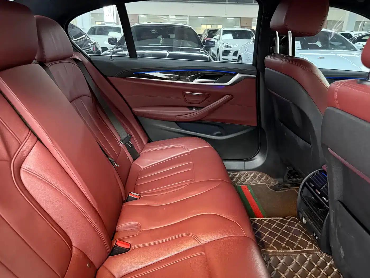 2020 BMW 5 Series 530Li Leading Edition M Sport Package — миниатюра 19