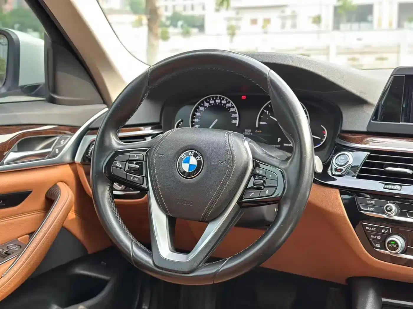 BMW 5 Series 2018 528Li Launch Special Edition — миниатюра 11