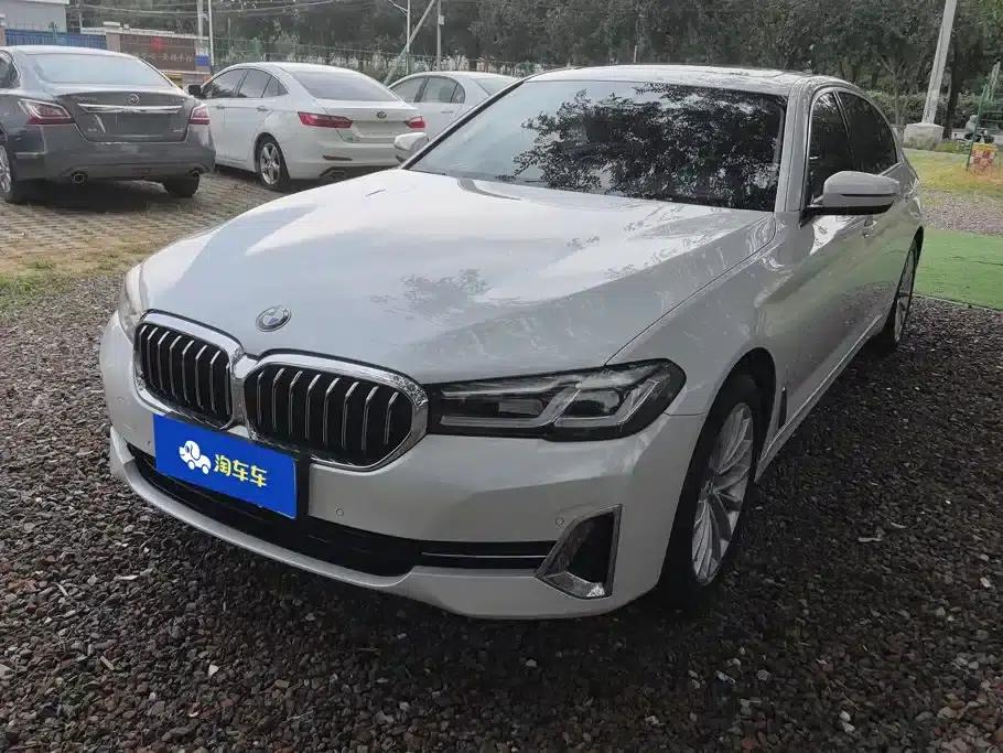 2022 BMW 5 Series 525Li Luxury Package — миниатюра 1