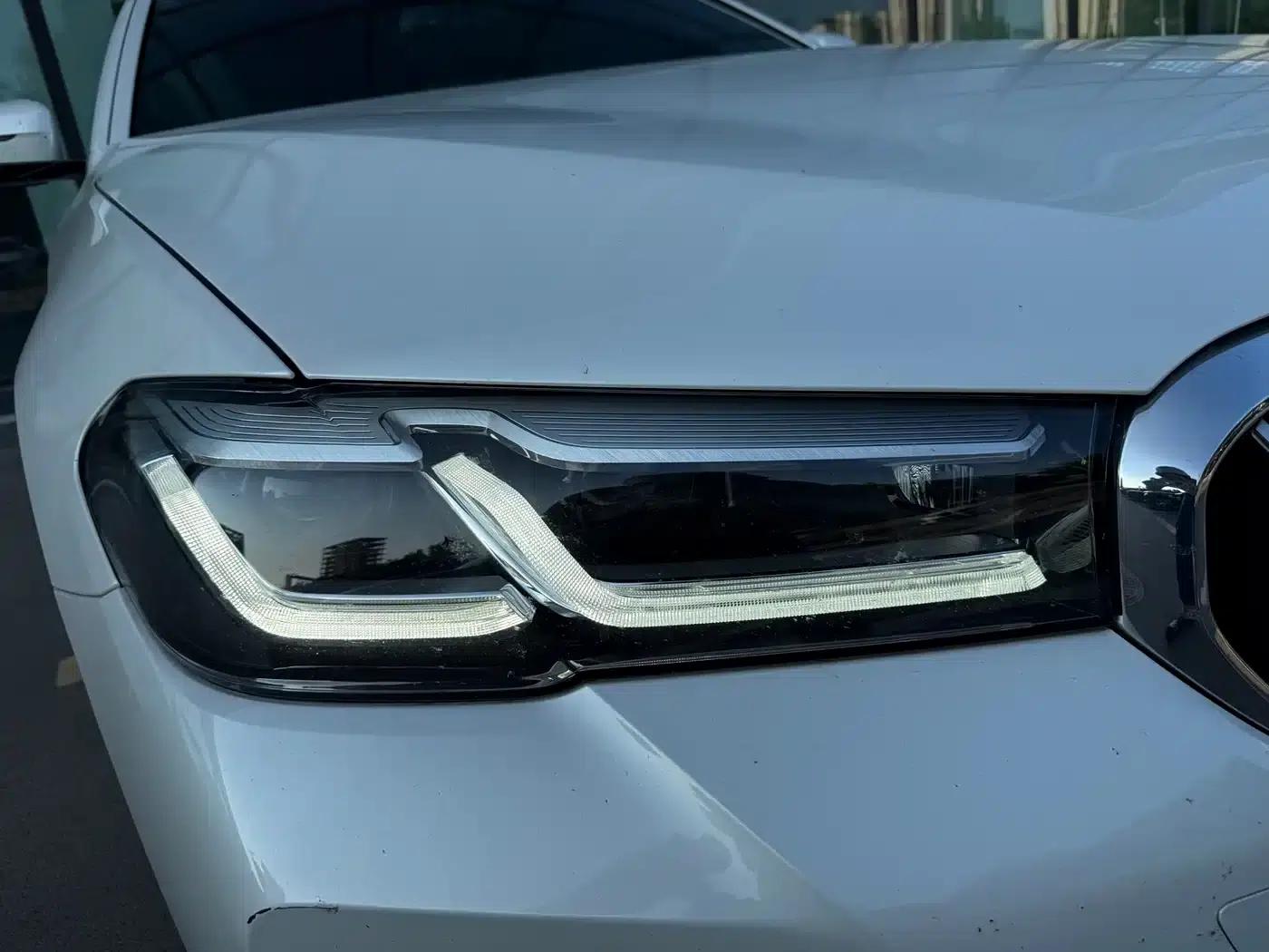 2021 BMW 5 Series 530Li Leading Edition M Sport Package — миниатюра 4