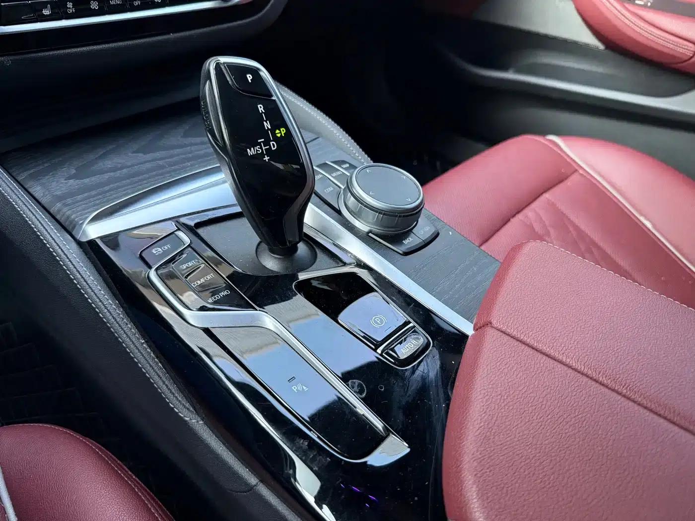 2021 BMW 5 Series 530Li Leading Edition M Sport Package — миниатюра 6