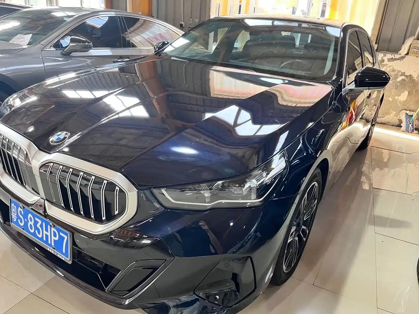 2024 BMW 5 Series 525Li M Sport Package — миниатюра 1