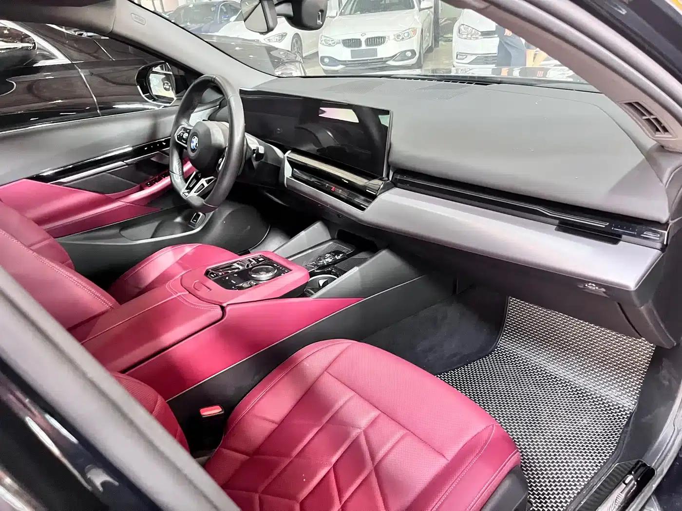 2024 BMW 5 Series 525Li M Sport Package — миниатюра 12
