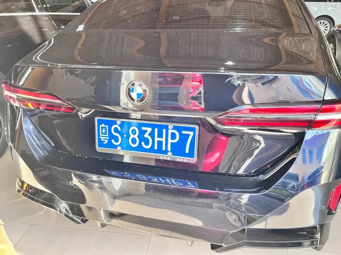 2024 BMW 5 Series 525Li M Sport Package — миниатюра 16