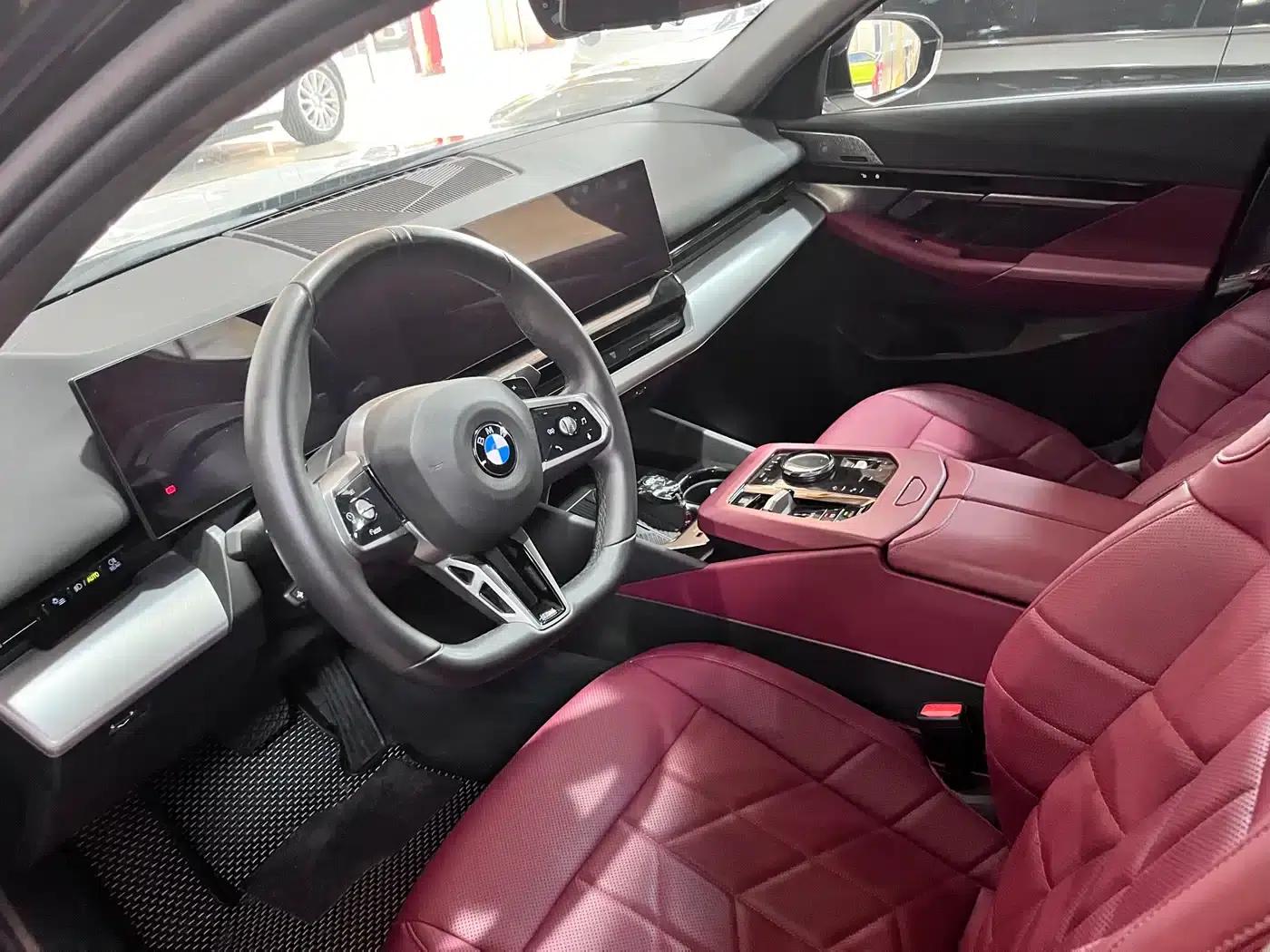 2024 BMW 5 Series 525Li M Sport Package — миниатюра 4