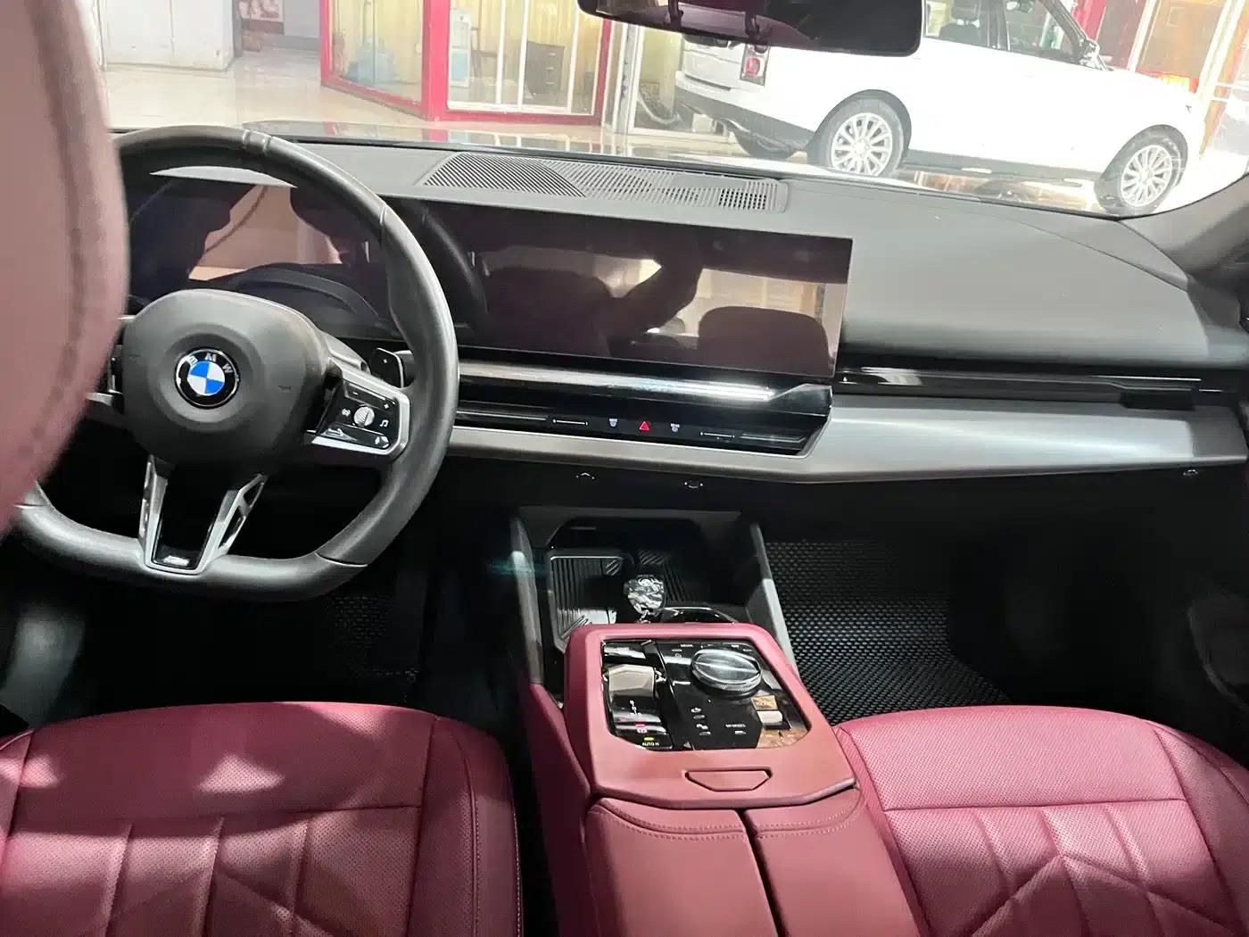 2024 BMW 5 Series 525Li M Sport Package — миниатюра 9