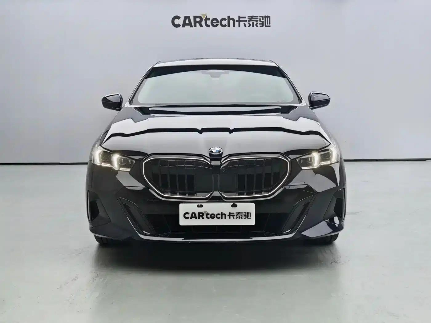 2025 BMW 5 Series 530Li Leading Edition M Sport Package — миниатюра 2