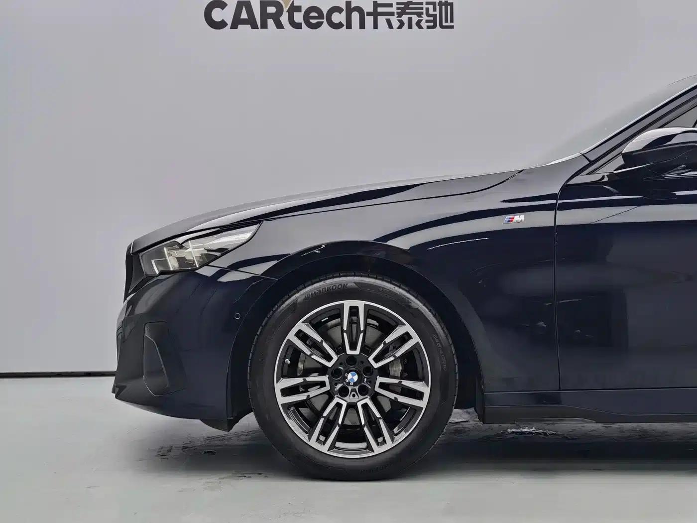 2025 BMW 5 Series 530Li Leading Edition M Sport Package — миниатюра 15