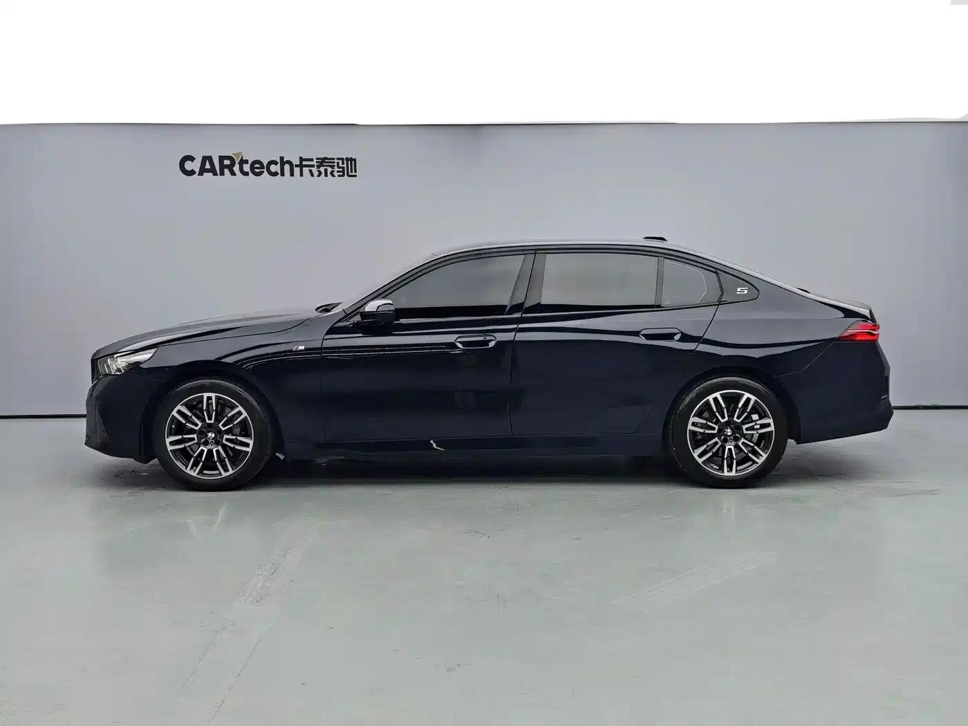 2025 BMW 5 Series 530Li Leading Edition M Sport Package — миниатюра 3