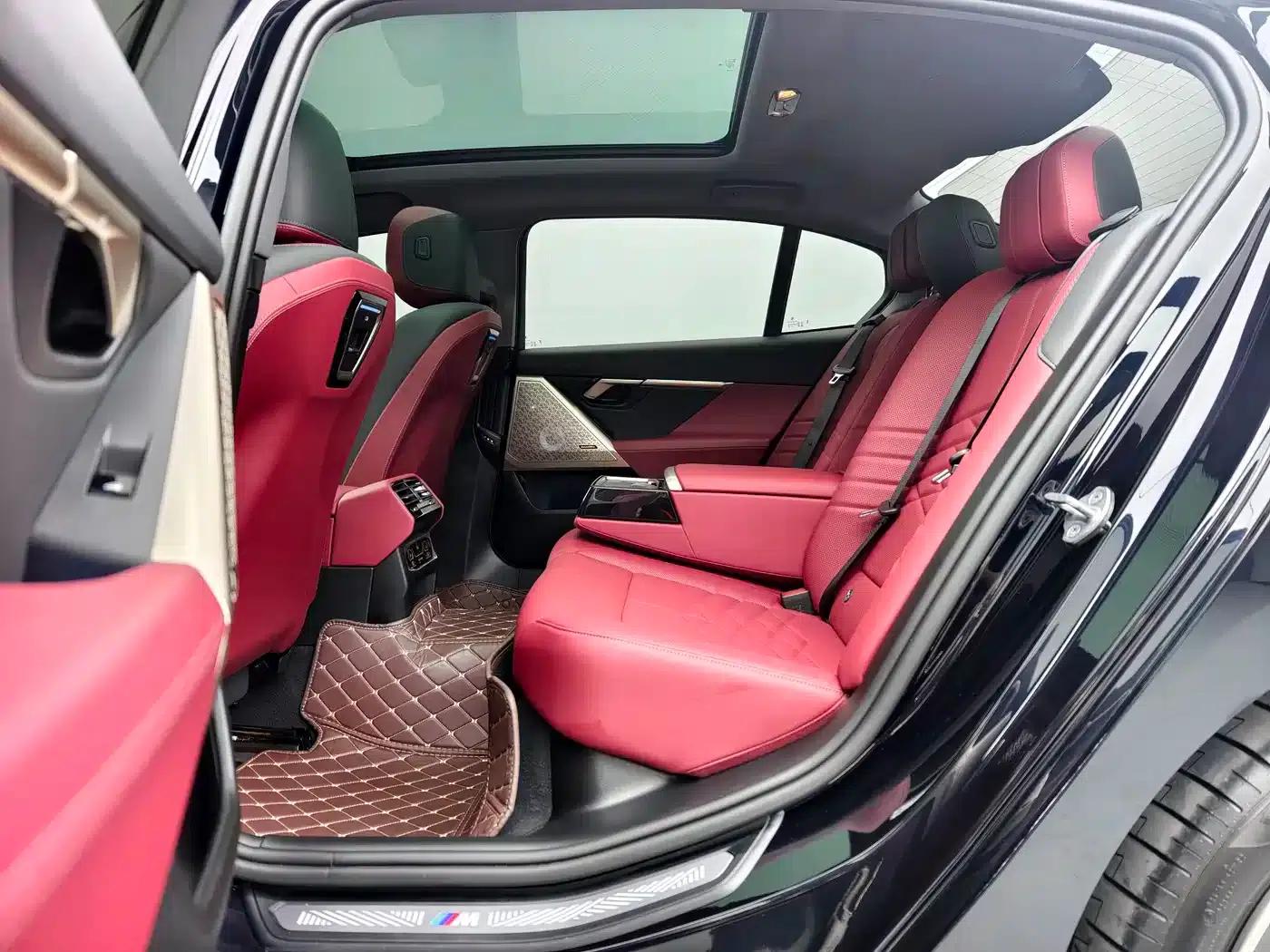 2024 BMW 5 Series 530Li Luxury M Sport Package — миниатюра 19