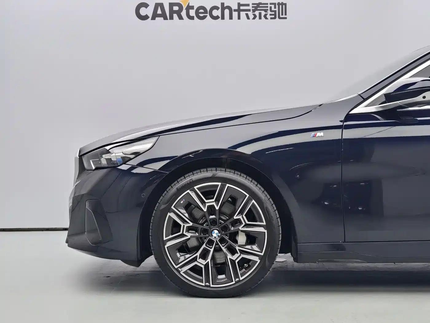 2024 BMW 5 Series 530Li Luxury M Sport Package — миниатюра 6