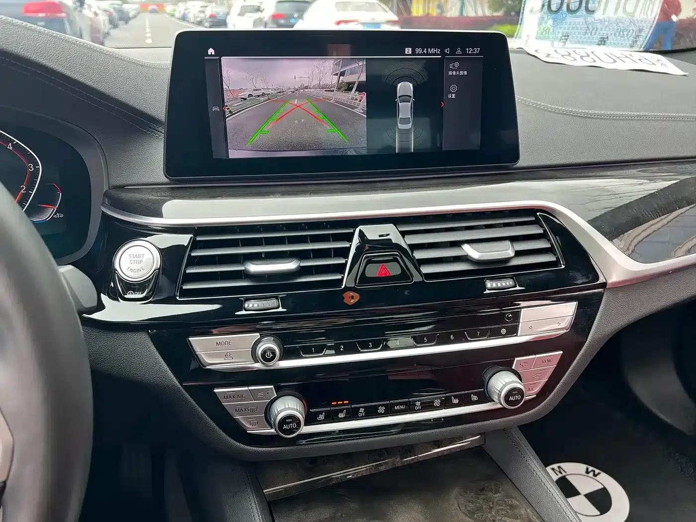 2020 BMW 5 Series 530Li Leading Edition M Sport Package — миниатюра 3