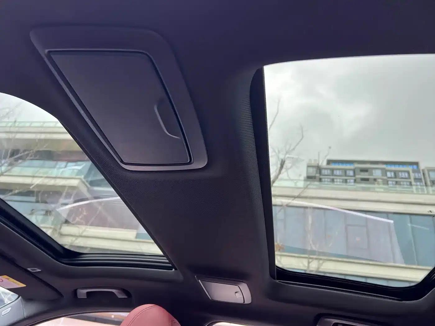 2020 BMW 5 Series 530Li Leading Edition M Sport Package — миниатюра 7