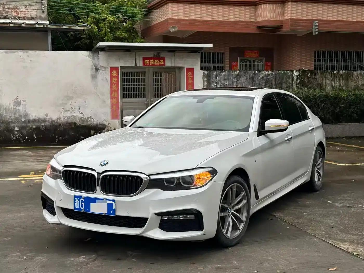 2018 BMW 5 Series 525Li M Sport Package — миниатюра 1