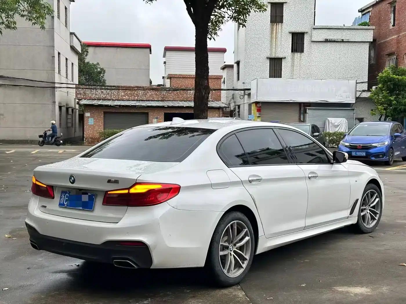 2018 BMW 5 Series 525Li M Sport Package — миниатюра 3
