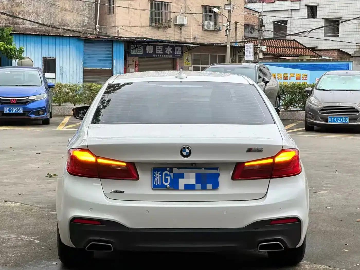 2018 BMW 5 Series 525Li M Sport Package — миниатюра 4