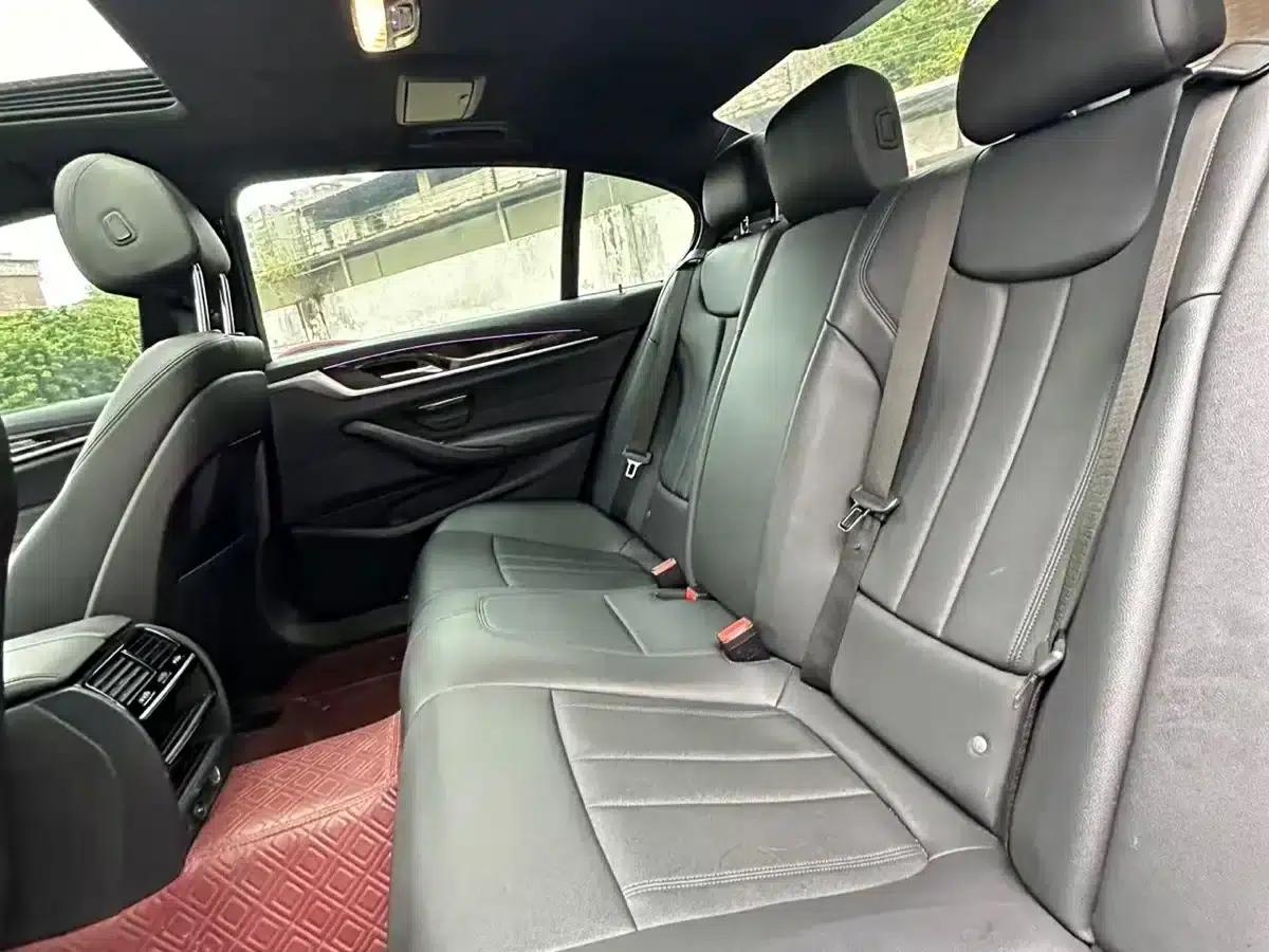 2018 BMW 5 Series 525Li M Sport Package — миниатюра 7