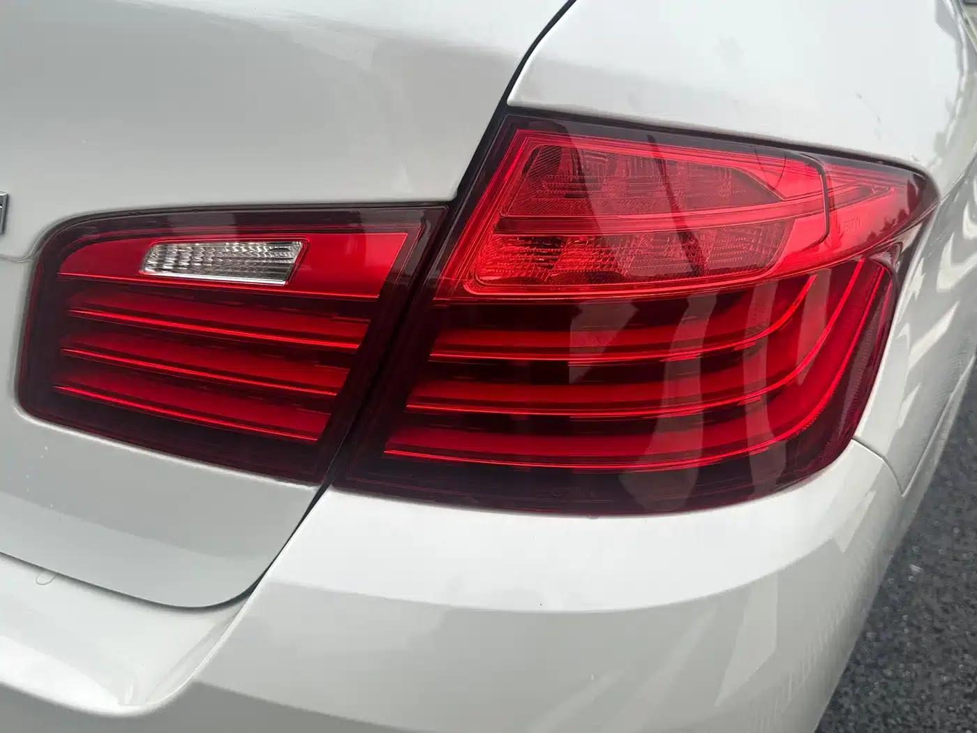 BMW 5 Series 2017 520Li Elegant Edition — миниатюра 15