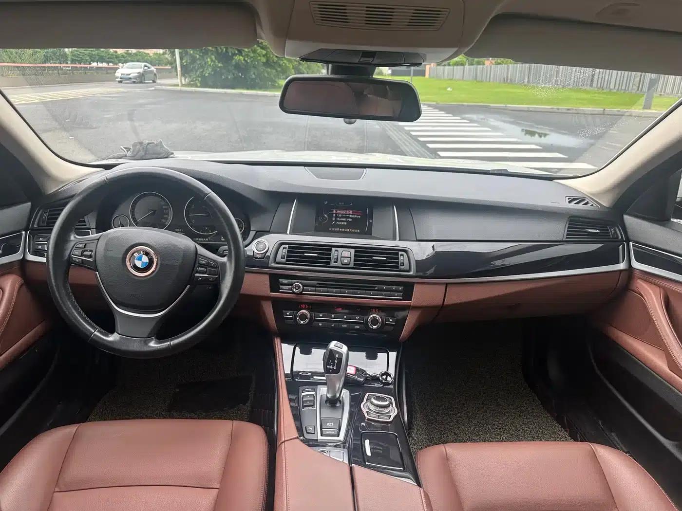 BMW 5 Series 2017 520Li Elegant Edition — миниатюра 17