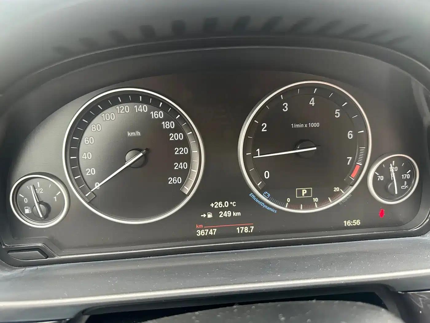 BMW 5 Series 2017 520Li Elegant Edition — миниатюра 18