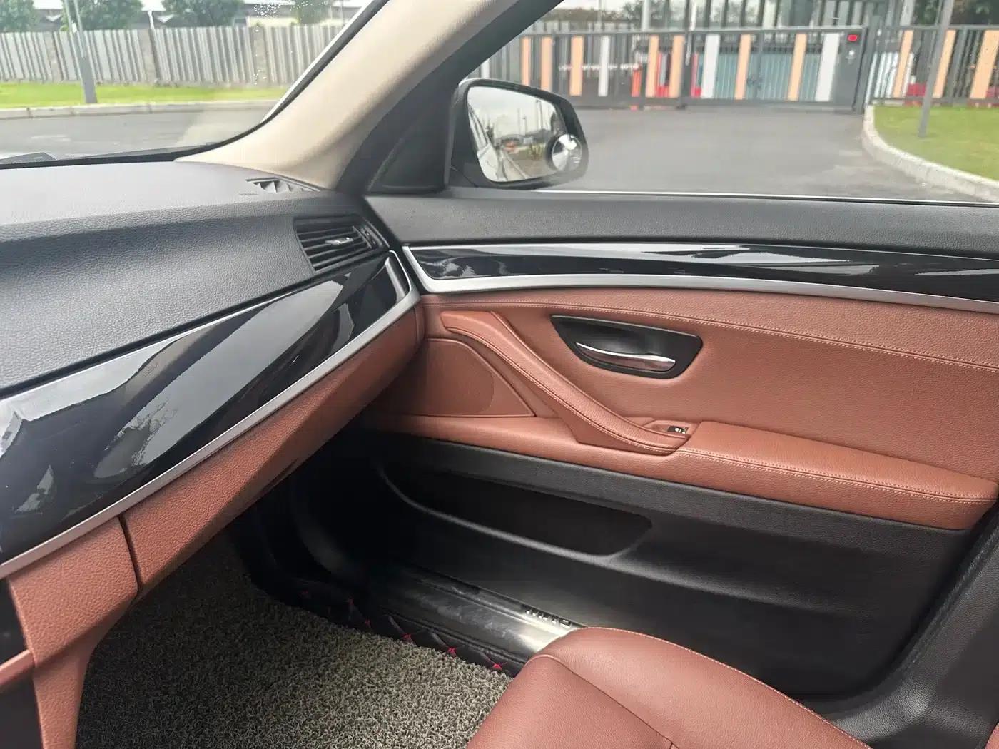 BMW 5 Series 2017 520Li Elegant Edition — миниатюра 19